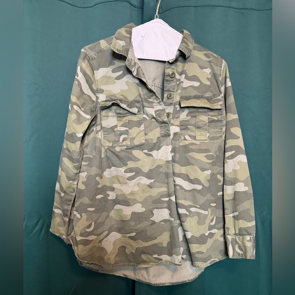 Old navy Camo Maternity Shirt, Small